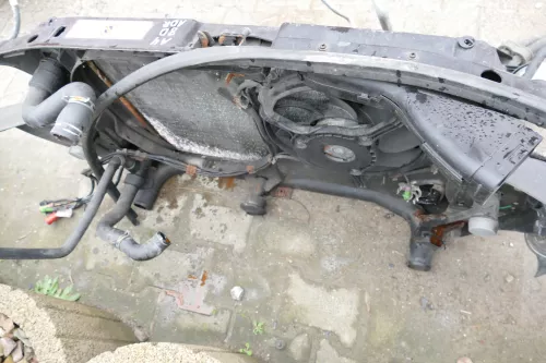 VW Passat 3B Schloßträger für Klimaanlage Klima Kondensator Leitung 1,8 T 1,9TDI (100142)