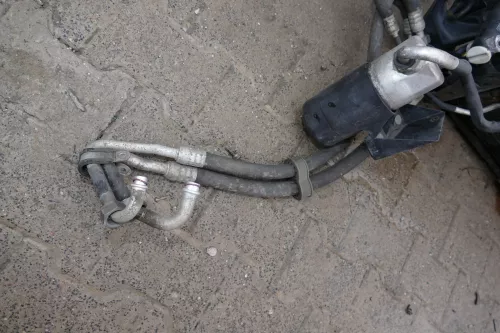 Audi A4 B5 Schloßträger für Klimaanlage Klima Kondensator Leitung 1,8 T 1,9TDI (100160)