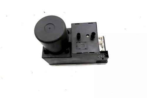 Audi A4 B5 A3 8L Pumpe Zentralverriegelung Steuergerät 8L0862257E