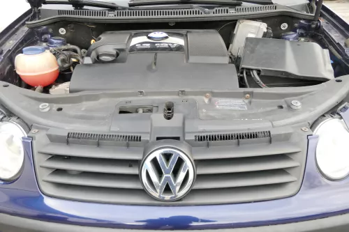 VW Polo 9N Grill Kühlergrill VW Zeichen Logo 6Q0853651C 6Q0 853 651 C (100834)