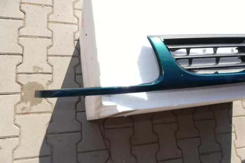 VW Polo 6N Kühlergrill Grillleiste grün LC6P vorne Leiste Grill VW Zeichen (100984)