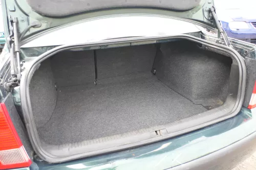 VW Passat 3B Limousine Verkleidung Teppich Kofferraum Kofferraumteppich schwarz (100989)