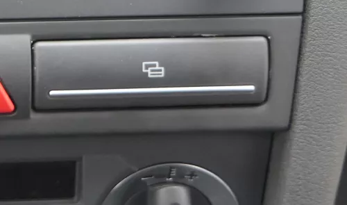 Audi A3 8P Ablagefach Fach Ablage vorne Armaturenbrett Mittelkonsole 8P0941561F (101104)