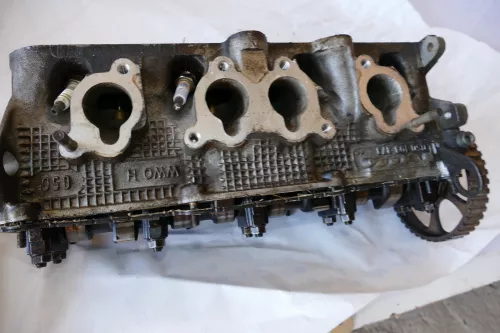 VW Passat 3B A4 Zylinderkopf 1,6 74kw 101PS von Motor ADP (101509)