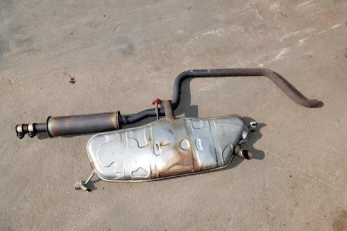 VW Golf 5 V Auspuff Endschalldämpfer hinten 1,4 BUD Motor 59kw 80PS Mittelscha (102006)