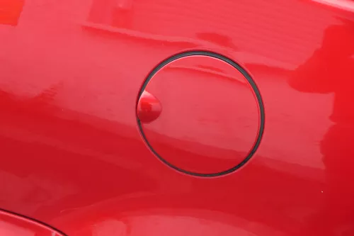 VW Polo 6N2 6N Tankdeckel Deckel Tank Tankverschluß rot LP3G Tankklappe (102957)