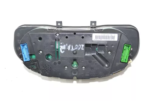 VW Passat 3B Tacho Tachometer Kombiinstrument 272.000km 3b1919880c Diesel TDI (103273)