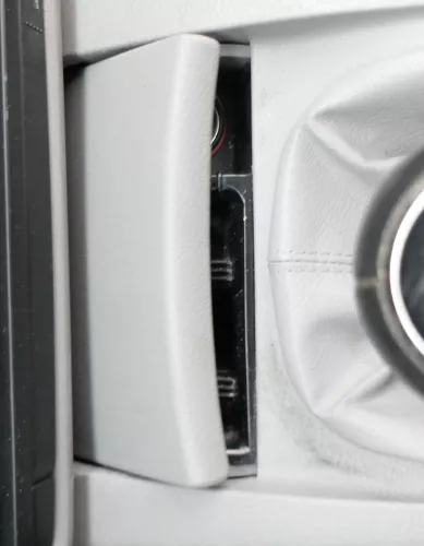 VW Passat 3B Aschenbecher Zigarettenanzünder vorne grau (103482)