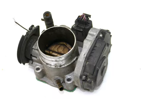 VW Golf 4 Bora Drosselklappe 06A133064J AKL AEH 1,6 74kw 101PS (OHNE TEMPOMAT