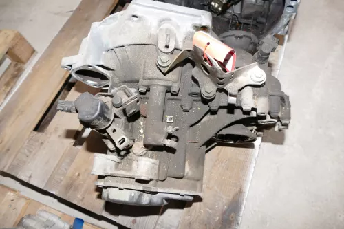 VW Golf 3 Getriebe CGX 1,8 66kw 90PS (von Motor ADZ) 190.000km (Anlasser vorne