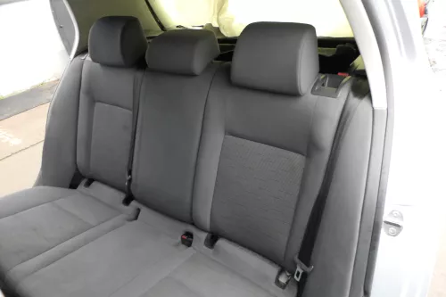 VW Golf 5 V Sitz Sitze hinten Rückbank Rücksitzbank Sitzfläche Lehne -OHNE KOPFS (104226)