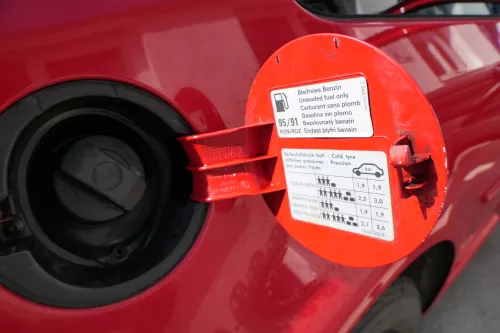 VW Golf 4 Limousine Tankdeckel Deckel Tank Tankverschluß rot LP3G (104426)