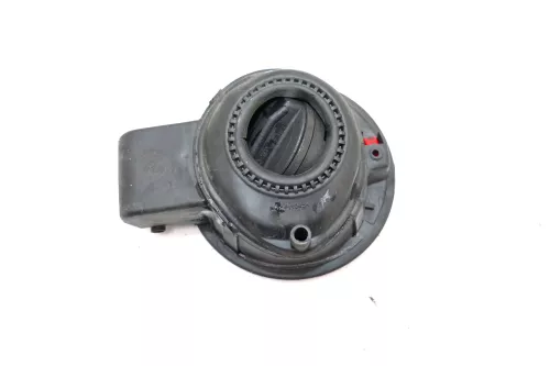 VW Golf 4 Limousine Tankdeckel Deckel Tank Tankverschluß rot LP3G (104426)