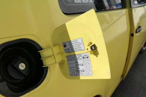 VW Lupo Seat Arosa Tankdeckel Deckel Tank Tankverschluß gelb LD1B (104427)