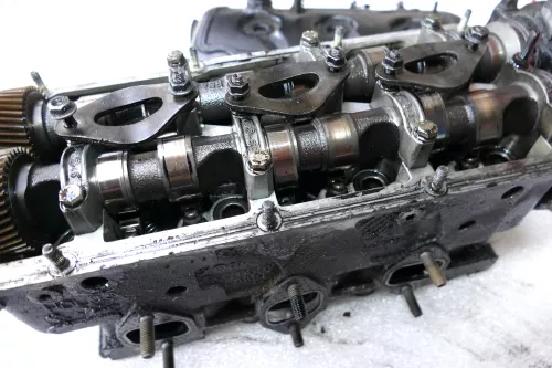 VW Passat 3BG Zylinderkopf Kopf Nockenwelle 2,5 TDI 132kw 180PS AKE links Fahrer (104660)