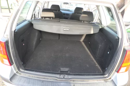 Golf 4 Variant Kombi Staubehälter Ablagefach Ablage Boden Kofferraum schwarz (105097)