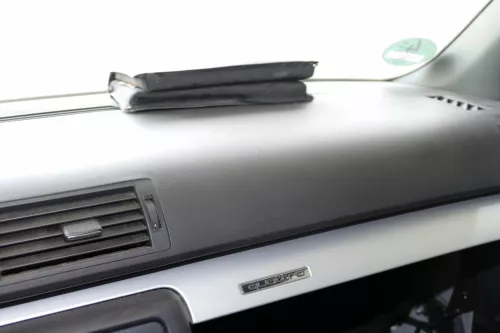 Audi A4 8E B6 Armaturenbrett Cockpit Amaturenbrett schwarz S-line (105154)