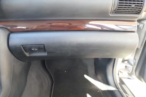 Audi A4 B5 Handschuhfach schwarz Handschuhfachdeckel Deckel Klappe (105468)