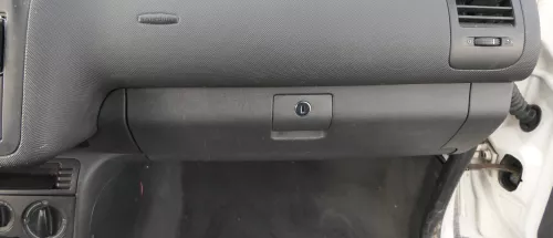 VW Polo 6N2 Handschuhfach schwarz Handschuhfachdeckel Deckel Klappe (106265)