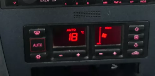 Audi A3 8L Steuergerät Klimaanlage Klimabedienteil 8L0820043B Climatronic