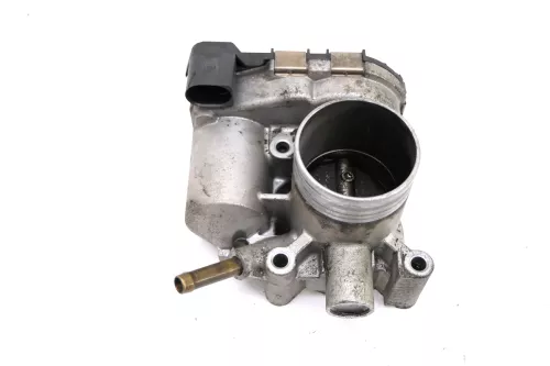 VW Polo 6N2 Lupo Drosselklappe Drosselklappenstutzen 030133062A AKK AUD ALD AUC