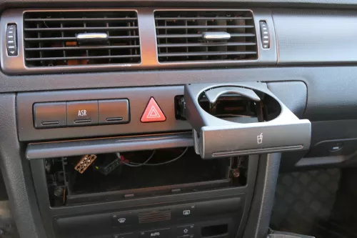 Audi A6 4B Becherhalter Dosenhalter Getränkehalter 4b0862534a vorne (107186)