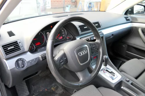 Audi A4 8E B7 Armaturenbrett Cockpit Amaturenbrett schwarz soul schwarz