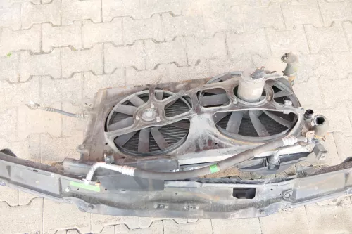 VW Passat 35i 3A Schloßträger Kühler Kondensator Aufnahme (108227)