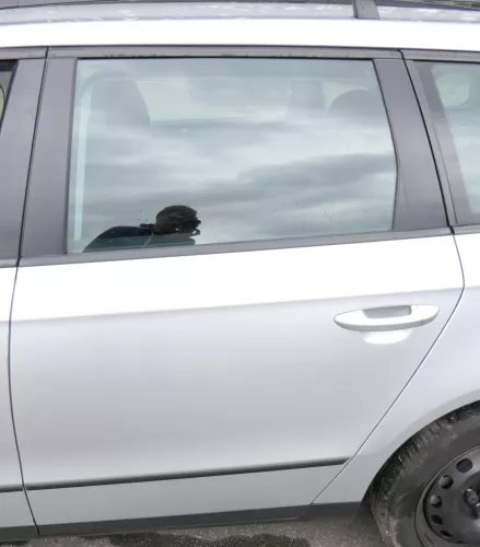 VW Passat 3C Kombi Variant Tür hinten links silber LA7W - OHNE Anbauteile