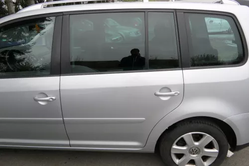 VW Touran 1T 1T3 Tür hinten links grau silber LA7W mit Scheibe