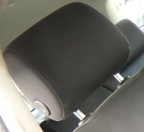 Audi A3 8P Kopfstütze vorne schwarz / soul vorn PR-N7A + 3TB rechts (108961)