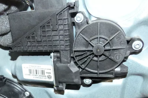 VW Polo 9N3 T5 ektrischer Fensterheber Motor vorne rechts 6Y2959801 VW6 4-Türer