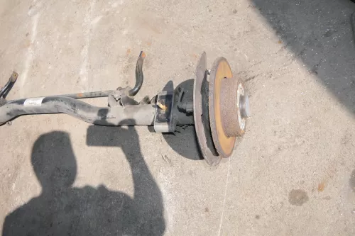 VW Caddy 2K Achse hinten Hinterachse Achsträger Scheibenbremse (109953)