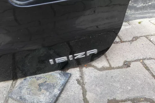 Seat Ibiza 6L Heckklappe Klappe hinten Kofferraumklappe schwarz LC9Z mit Spoiler (110328)