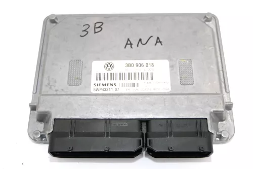 VW Passat 3BG Steuergerät Motor 3B0906018 ANA 1,6 74kw 101PS