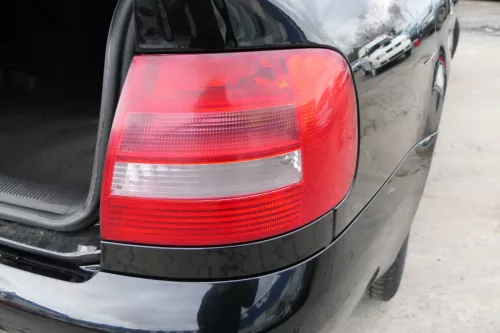 Audi A4 B5 Limousine hinten rechts Rückleuchte original Facelift 8D0945096F