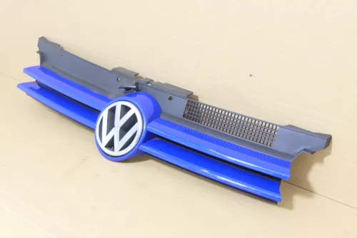 VW Golf 4 Grill Kühlergrill VW Zeichen Logo blau LW5Z - Mängel (110508)