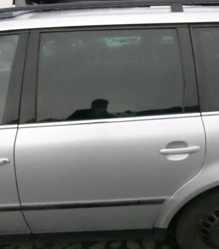 VW Passat 3B 3BG Kombi Variant Tür hinten links grau silber LA7W ohne Anbauteile