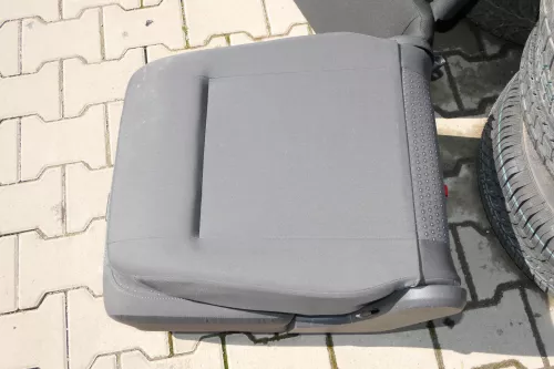 VW Touran Sitz hinten links anthrazit (hinterm Fahrersitz) Rücksitz - 111118 (111118)
