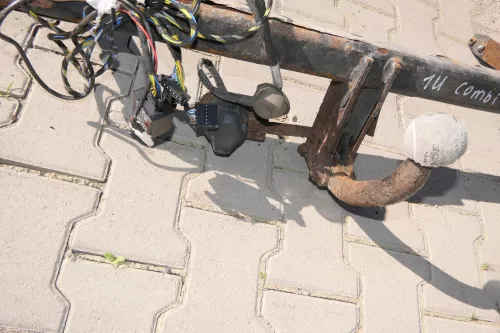 Skoda Octavia 1U Combi feste starre Anhängerkupplung mit Kabelbaum (111319)