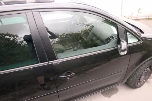 VW Touran 1T 1T3 Tür vorne rechts Beifahrertür schwarz LC9Z - ohne Anbauteile