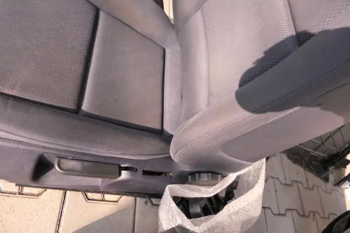 Audi A4 B6 8E Sitz Fahrersitz vorne links höhenverstellbar bläulich