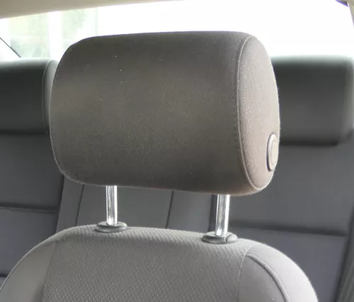 Audi A4 B6 8E Kopfstütze vorne link schwarz / soul vorn 8E0881901J (113728)