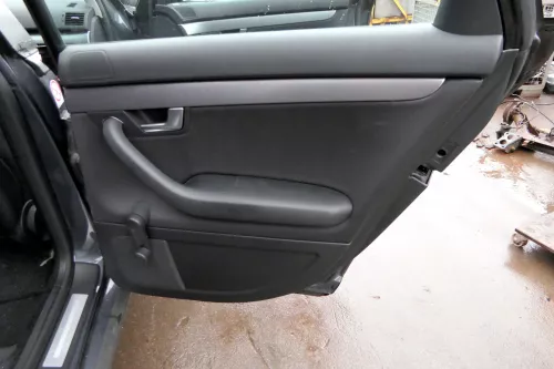 4x Audi A4 8E B7 Türverkleidung Verkleidung Tür vorne + hinten schwarz (S-line) (114456)