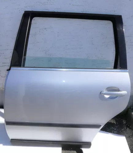 VW Passat 3B 3BG Kombi Variant Tür hinten links silber LA7W 114600