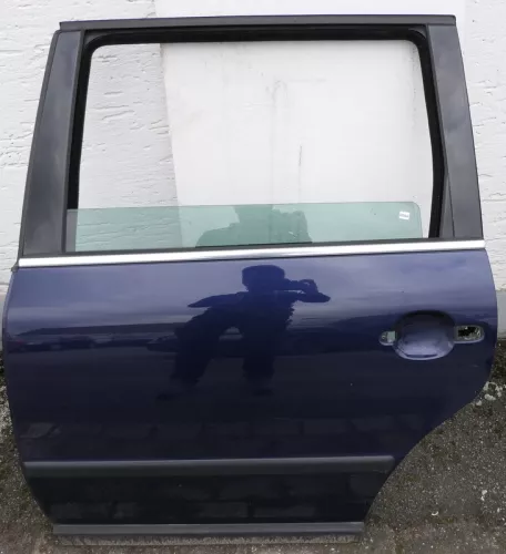 VW Passat 3B 3BG Kombi Variant Tür hinten links blau LB5N mit Scheibe