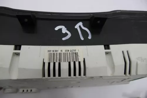 VW Passat 3B Tacho Tachometer Kombiinstrument 259.000km 09051969901 1,6 74kw AHL (115382)