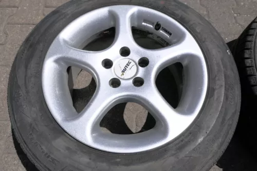 VW Golf 4 Bora Leon Alufelgen Felgen 195/65 R15 Winterreifen KBA 44246 Autec (115605)