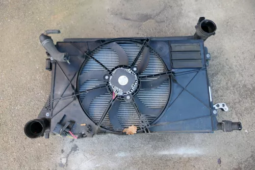 VW Eos Golf 5 Plus Kühler 1K0121251DM 1.9 BLS TDI Ladeluftkühler 1x Lüfter (115757)