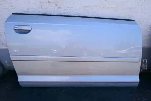 Audi A3 8P 2/3-Türer Türblatt vorne rechts Beifahrertür grau silber LY7W
